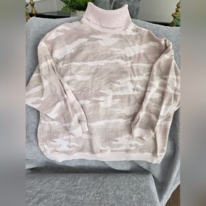Womans American Eagle Outfitters Pink Camo Turtleneck Oversized Jegging Fit M